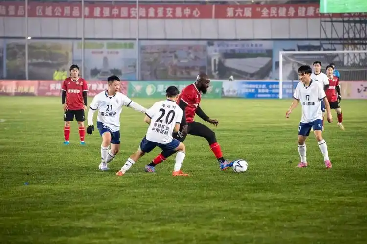美女解开扒掉内衣视频本以为是个谣言，结果是真的！ 